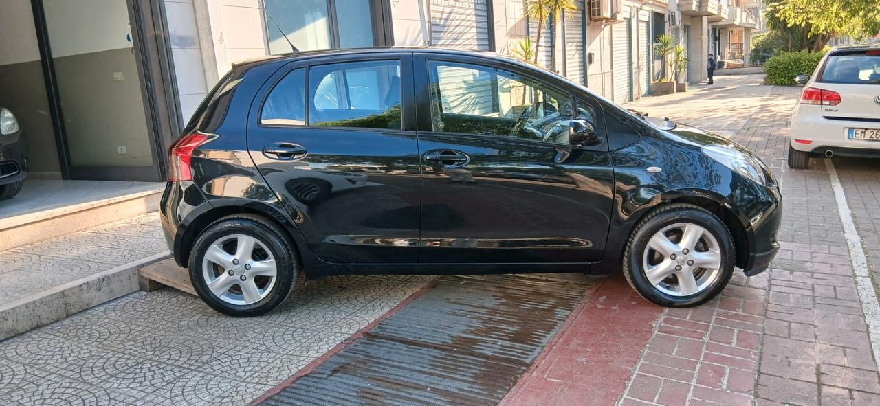 TOYOTA YARIS 1.0 GPL 5 PORTE PARI AL NUOVO