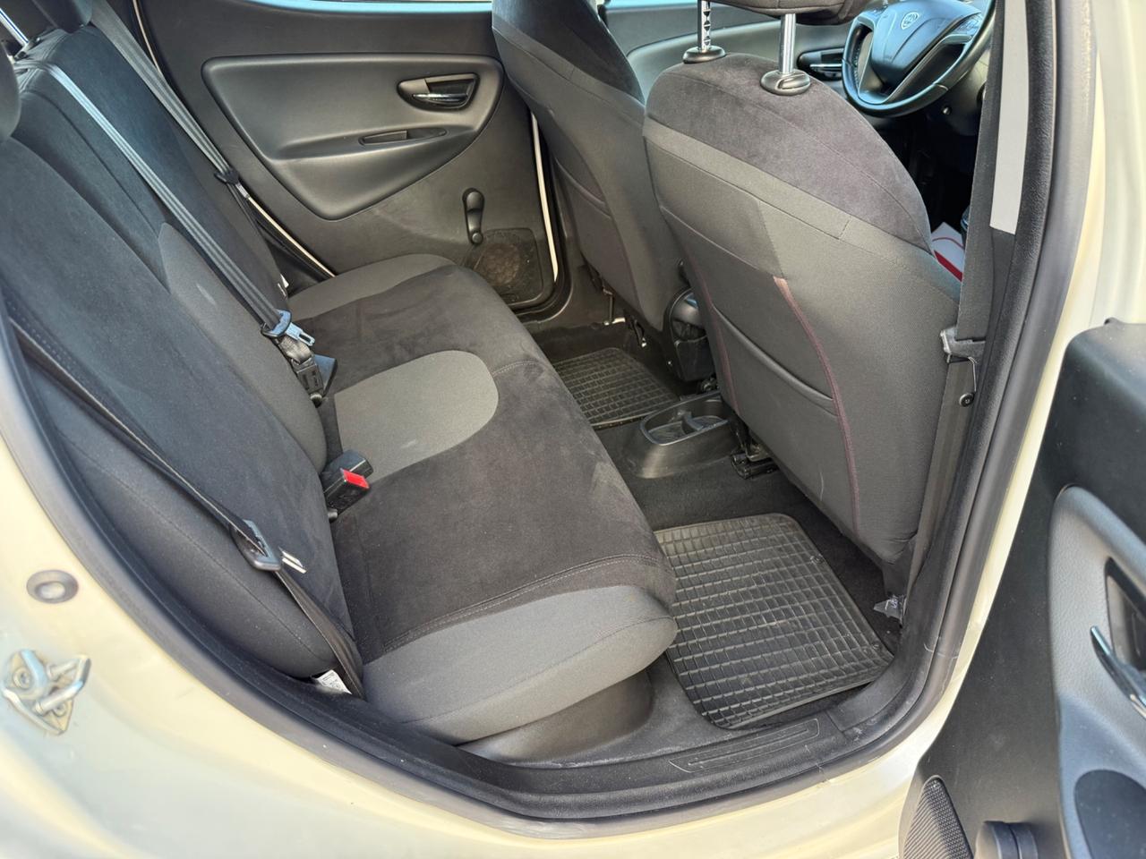 Lancia Ypsilon 1.2 69 CV 5 porte S&S Platinum