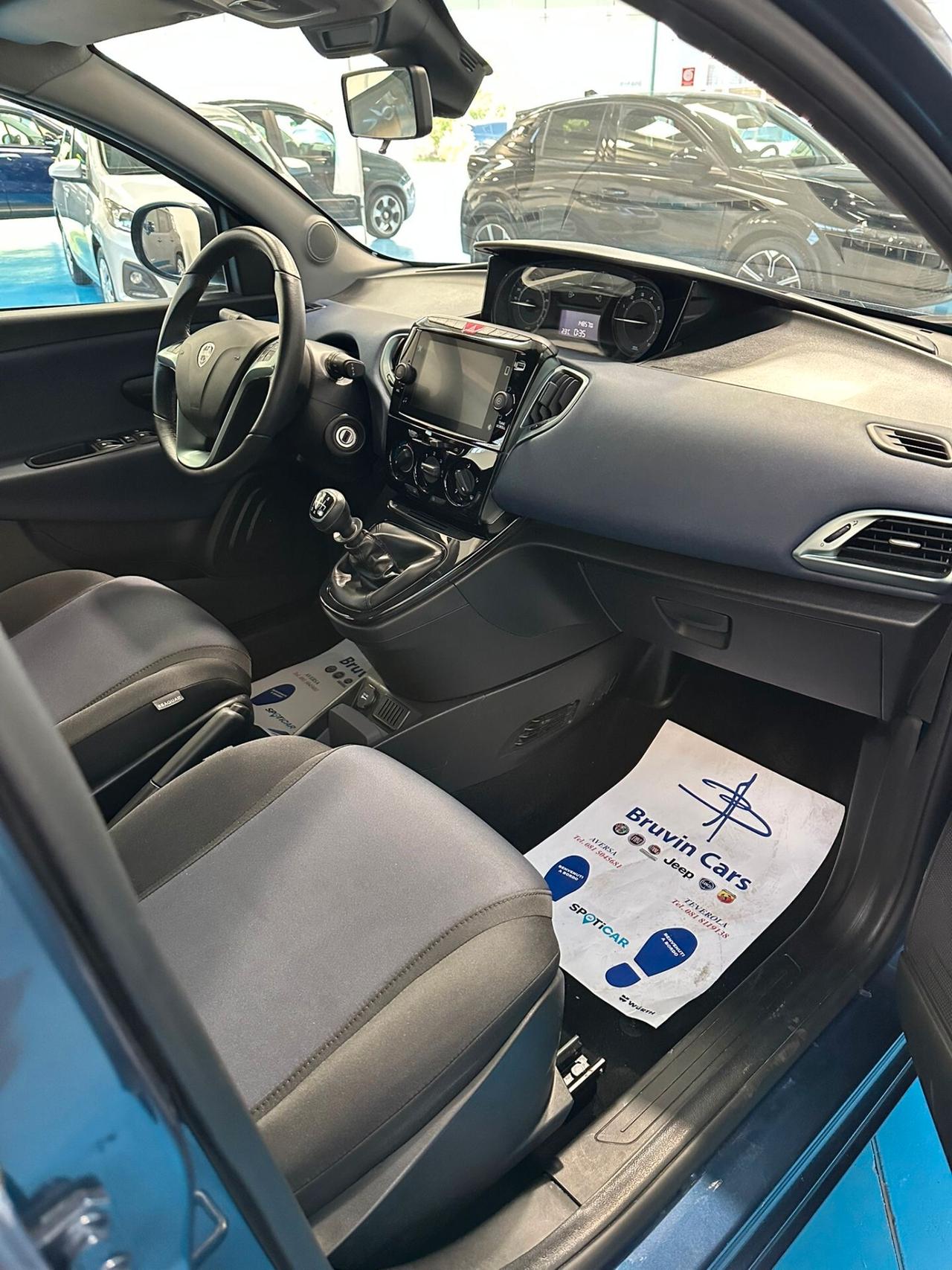Lancia Ypsilon 1.0 FireFly 5 porte S&S Hybrid Platino