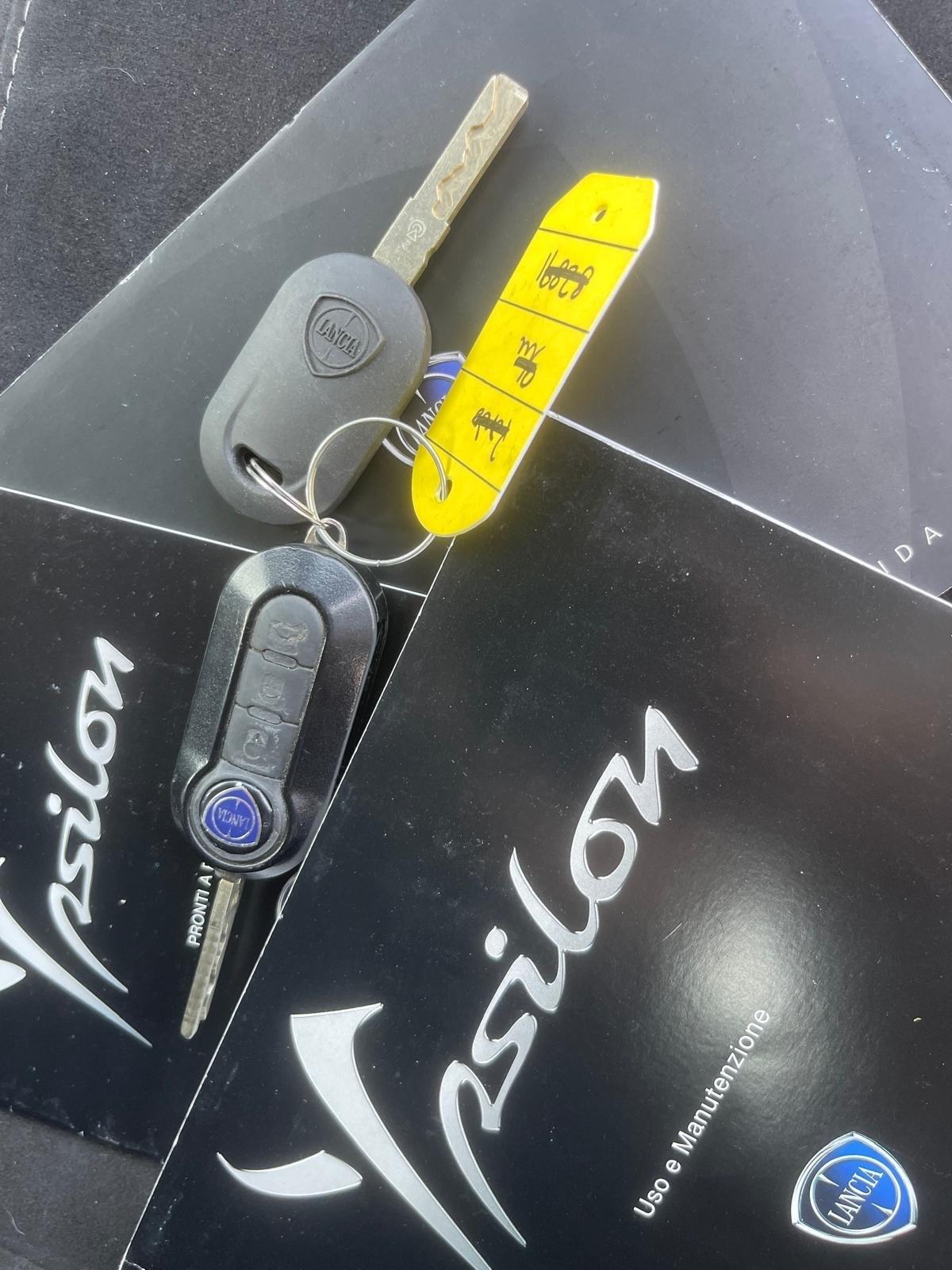 Lancia Ypsilon 1.2 69 CV 5 porte S&S Silver