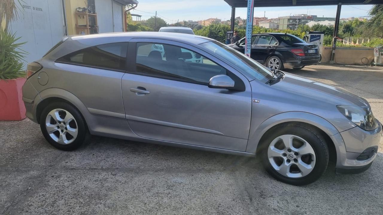 Opel Astra GTC 1.7 CDTI 101CV 3 porte Cosmo