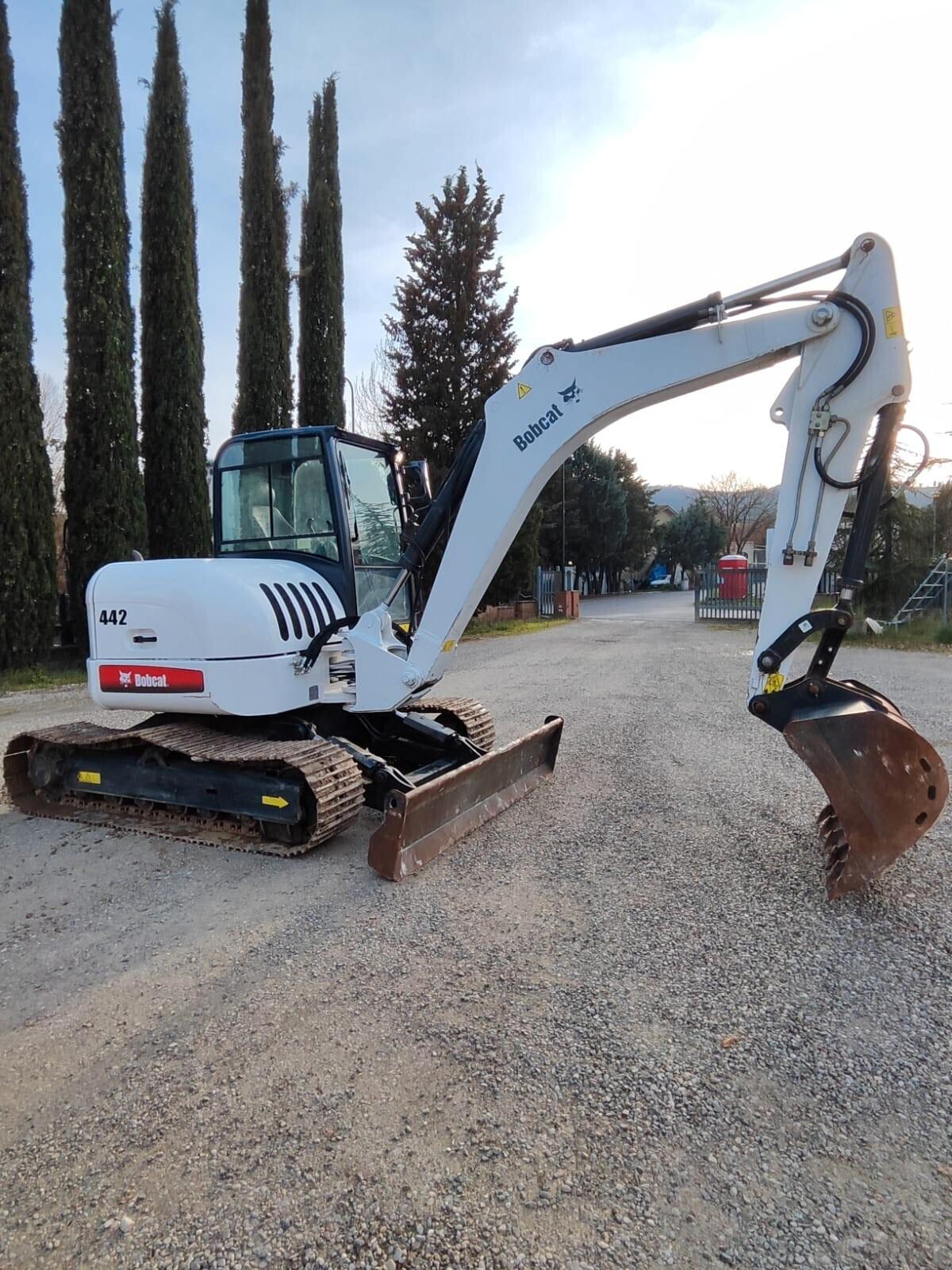 MIDI ESCAVATORE BOB CAT 442 con solo 2400 ore