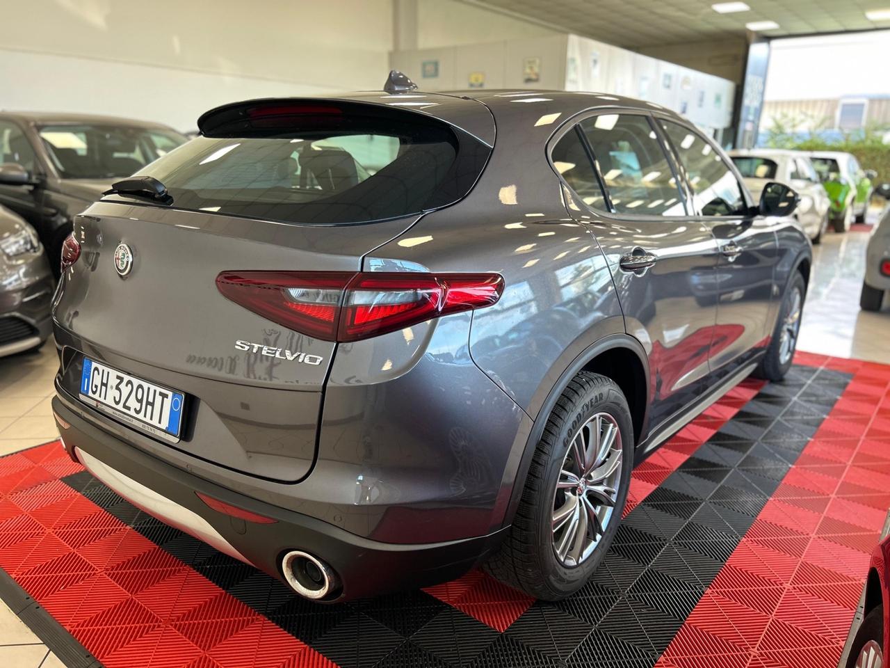 Alfa Romeo Stelvio 2.2 Turbodiesel 160 CV AT8 RWD Business