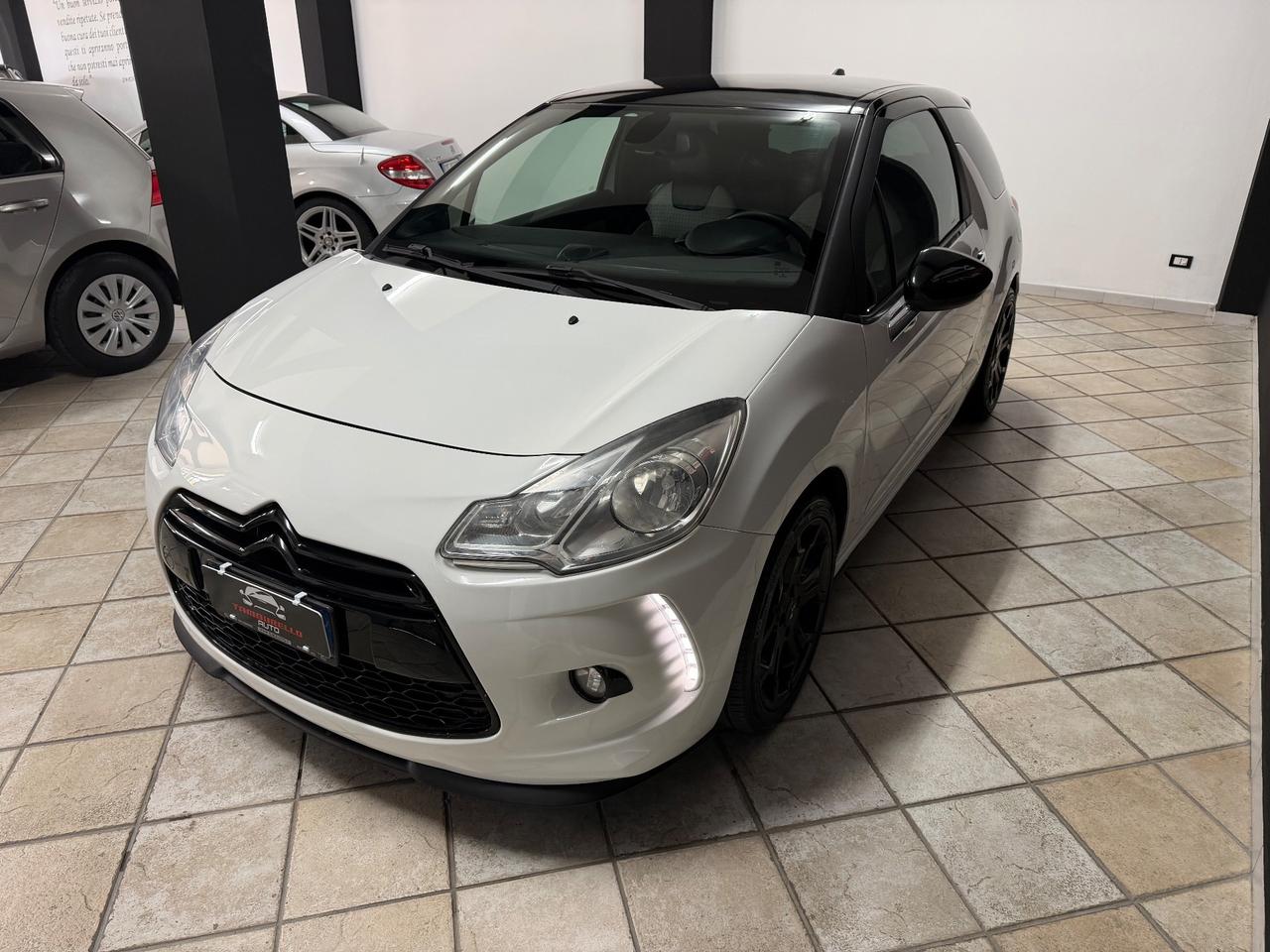 DS 3 1.6 HDi (110) Just Black 2011