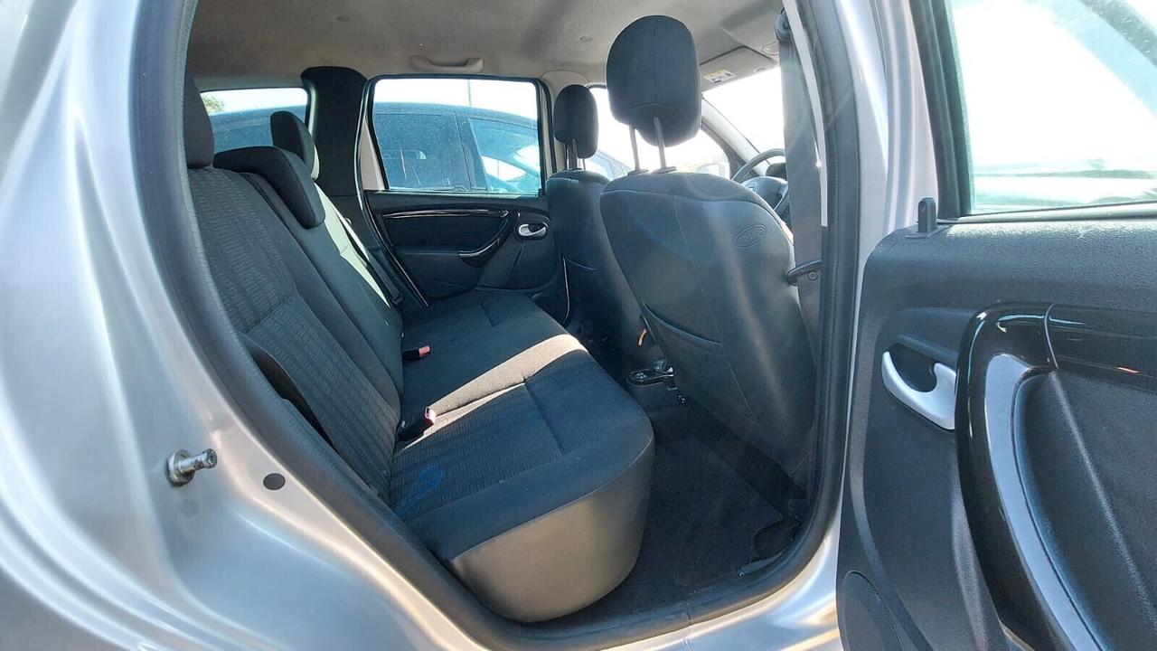 Dacia Duster 1.5 Diesel Neopatentati con gancio di traino