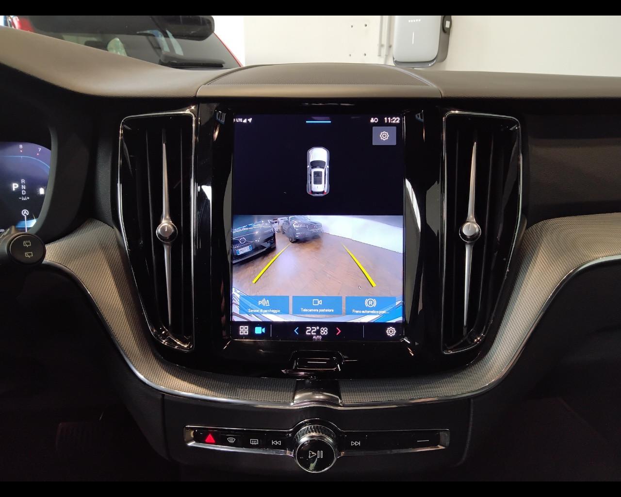 VOLVO XC60 II 2022 - XC60 2.0 b4 Plus Dark auto