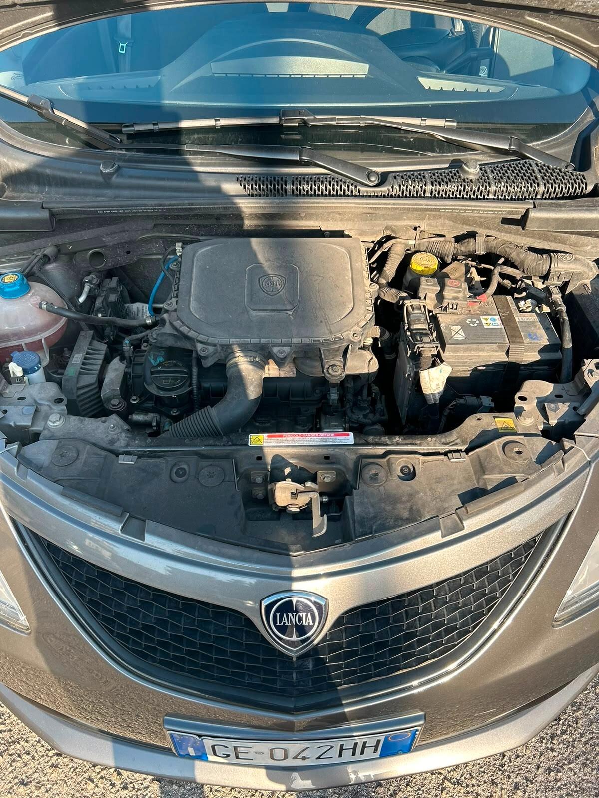 Lancia Ypsilon 1.0 FireFly 5 porte S&S Hybrid Ecochic Gold