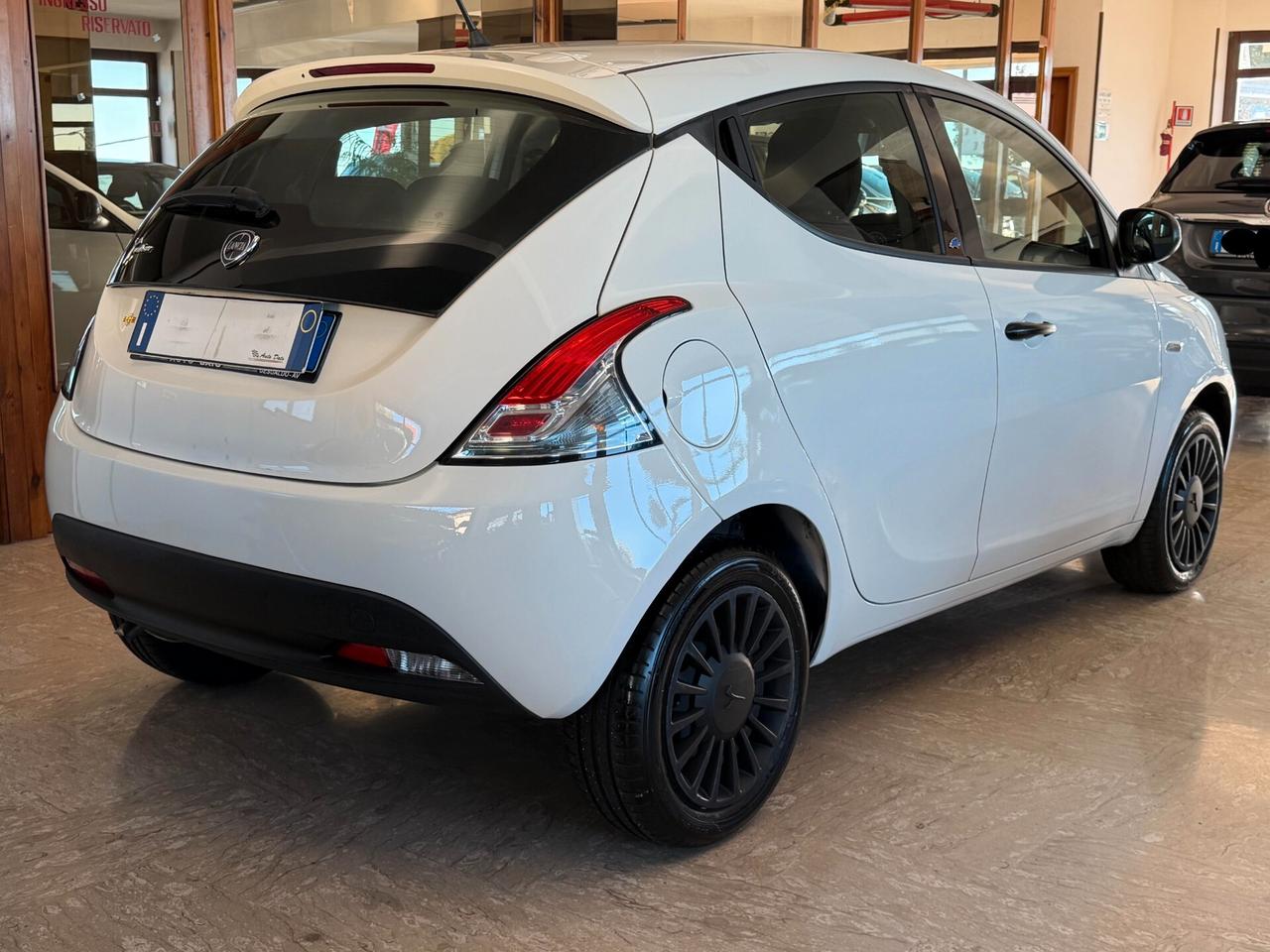 Lancia Ypsilon 1.2 69 cv. ELEFANTINO BLU