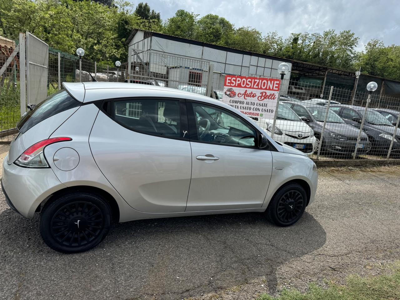 Lancia Ypsilon 1.2 69 CV 5 porte Elle NEOPATENTATI