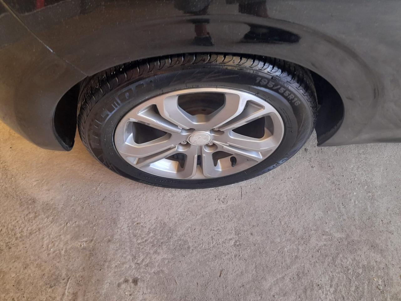 Peugeot 208 1.2cc gpl 12 mesi garanzia-2013