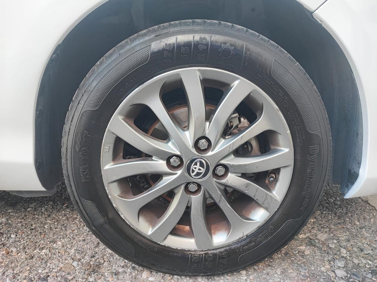 Toyota Yaris 1.0 BENZINA NEOPATENTATI 2016 5 PORTE