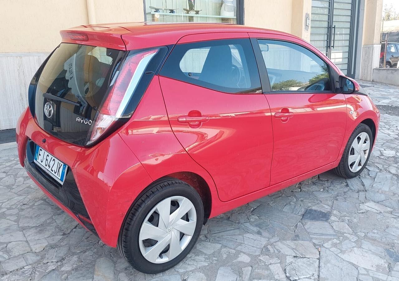 Toyota Aygo 1.0 VVT-i 69 CV 5 porte x-business 2017