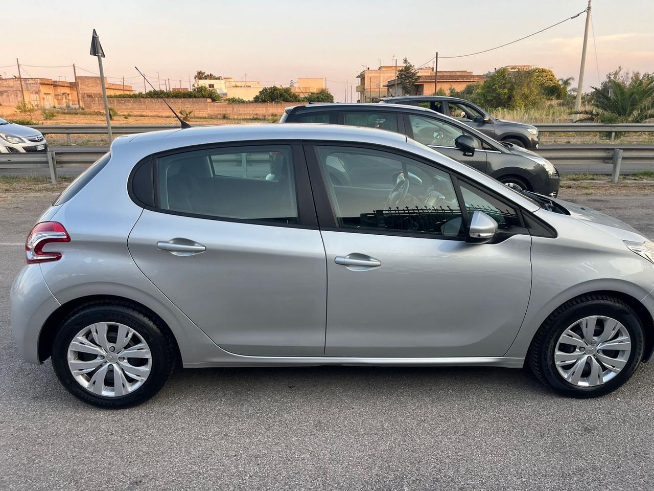 Peugeot 208 1.4 HDi 68 CV 5 porte Unipro 2014