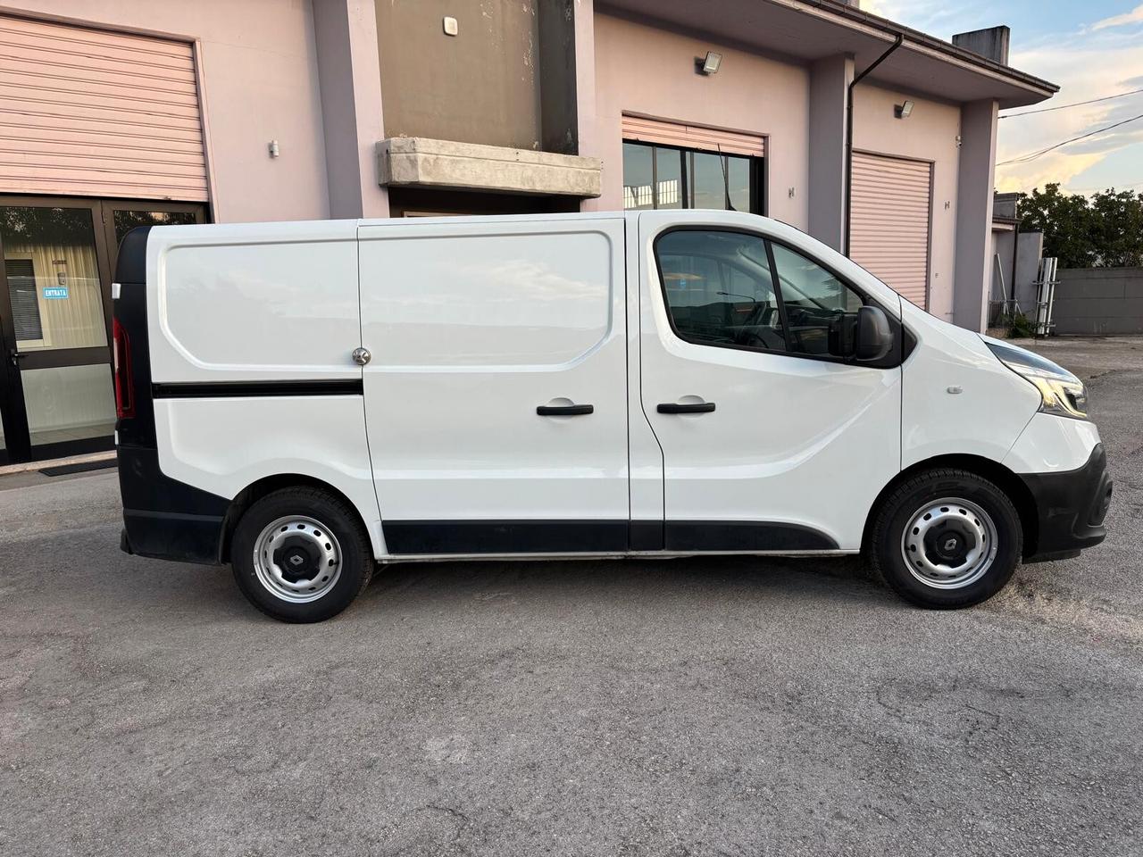 Renault trafic 2.0 dci 145 cv 10/2020