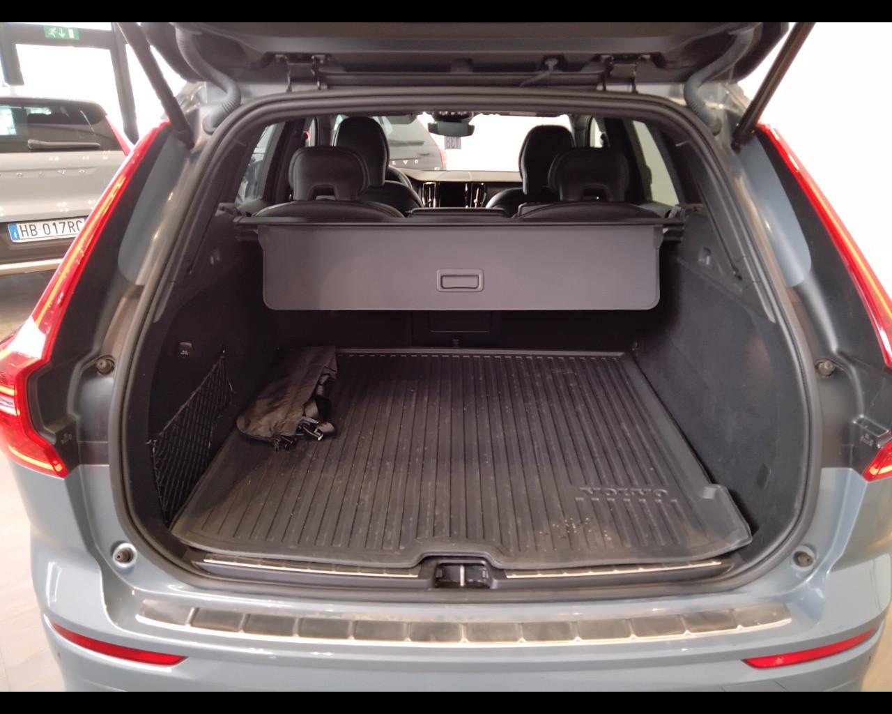 VOLVO XC60 II 2022 - XC60 2.0 b4 Plus Dark auto