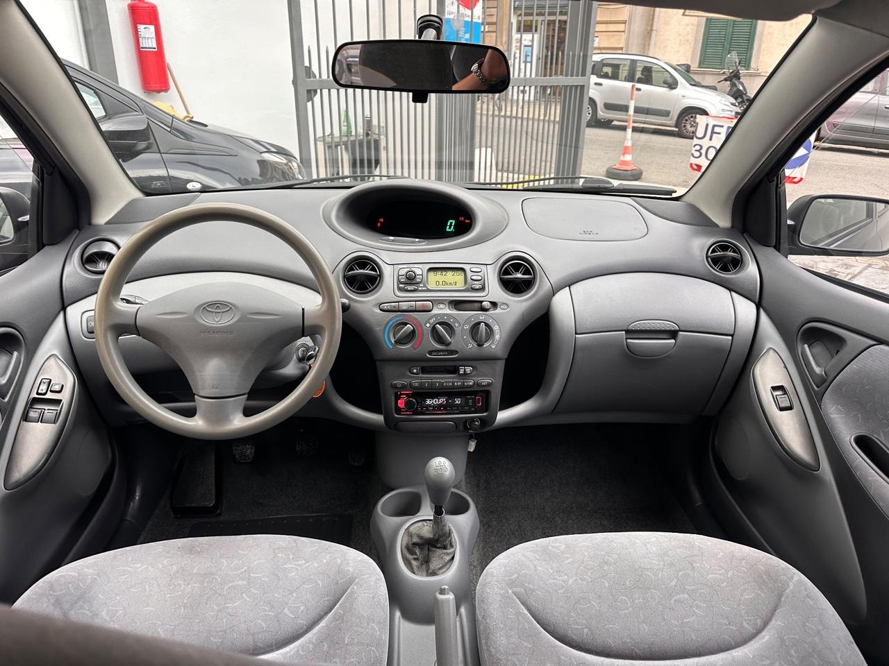 Toyota Yaris 1.0i 16V cat 5 porte Sol