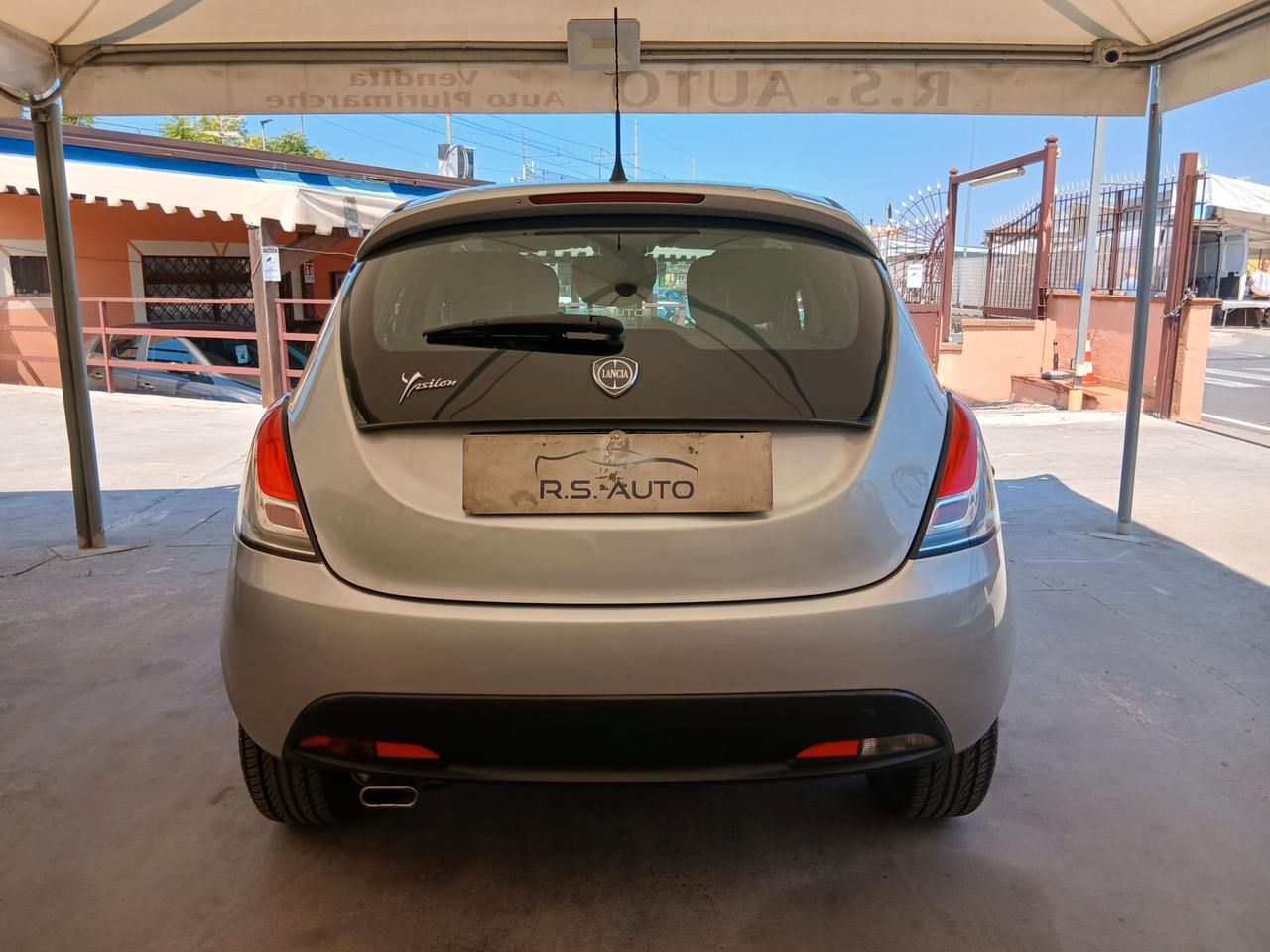 Lancia Ypsilon 1.2 69 CV 5 porte full 13