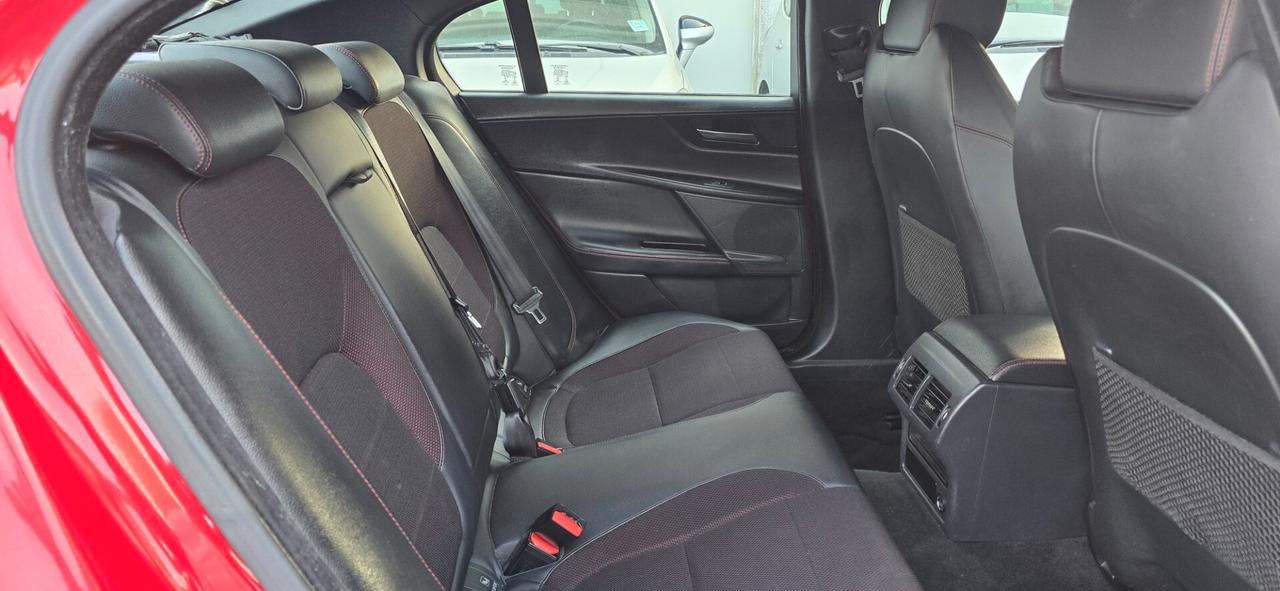 Jaguar XE 2.0 D Turbo 180CV aut. Prestige Business Edition