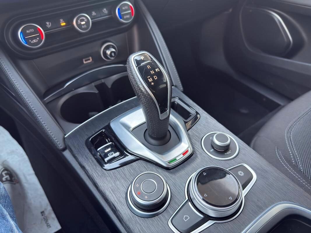 Alfa Romeo Stelvio 2.2 t Business rwd 160cv auto Con NAVIGATORE