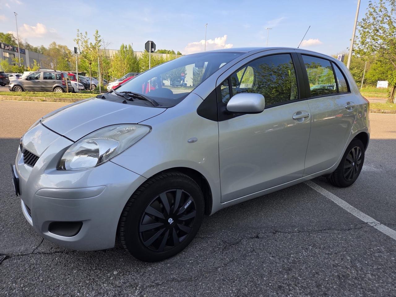 Toyota Yaris 1.3 5 porte Sol*Neo patentati *