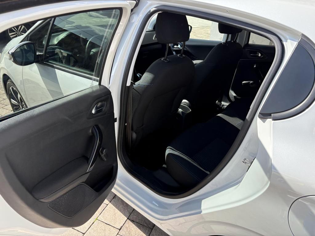 Peugeot 208 PureTech 5 porte Signature