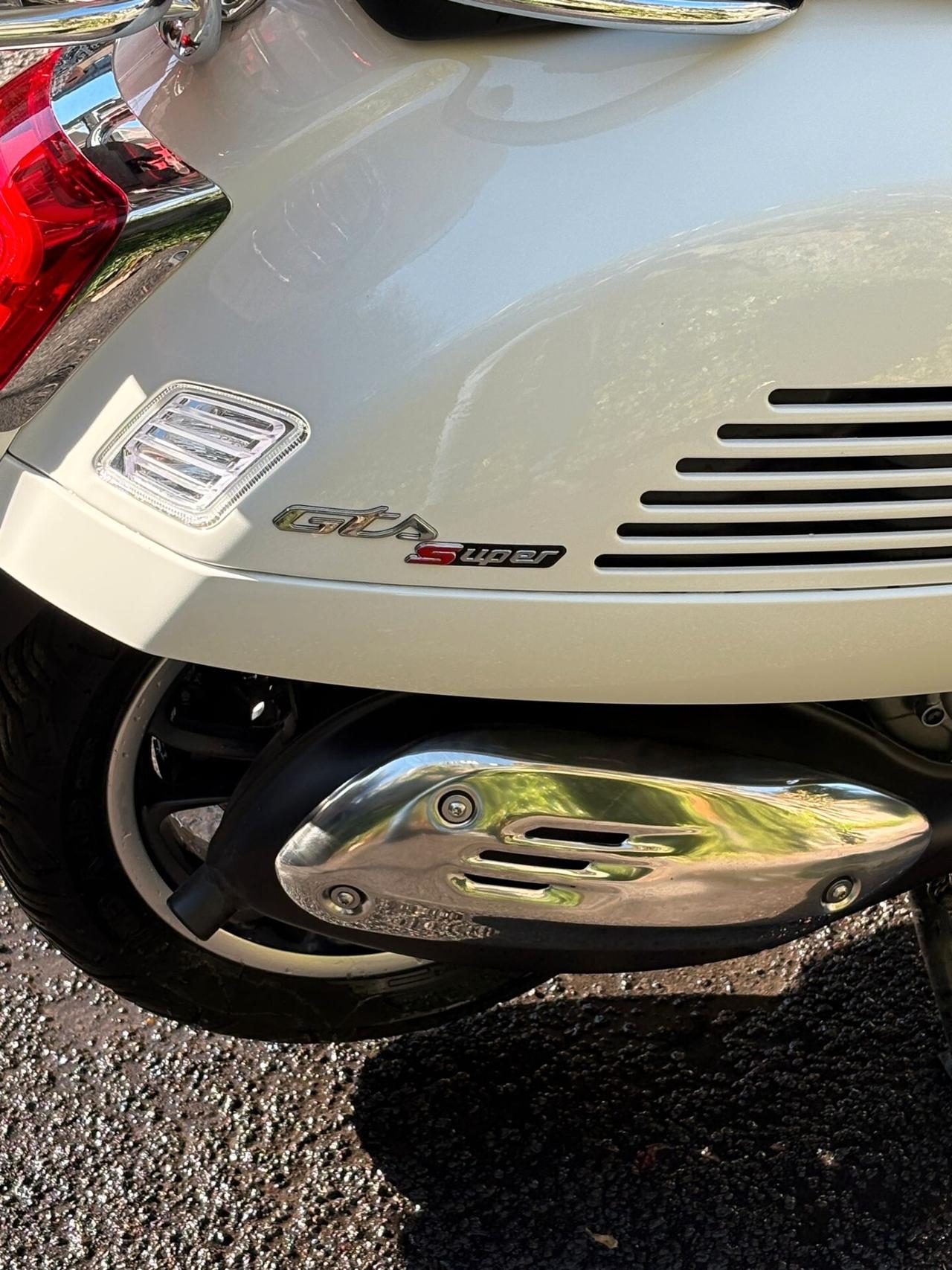 Piaggio Vespa 310 GTS hpe