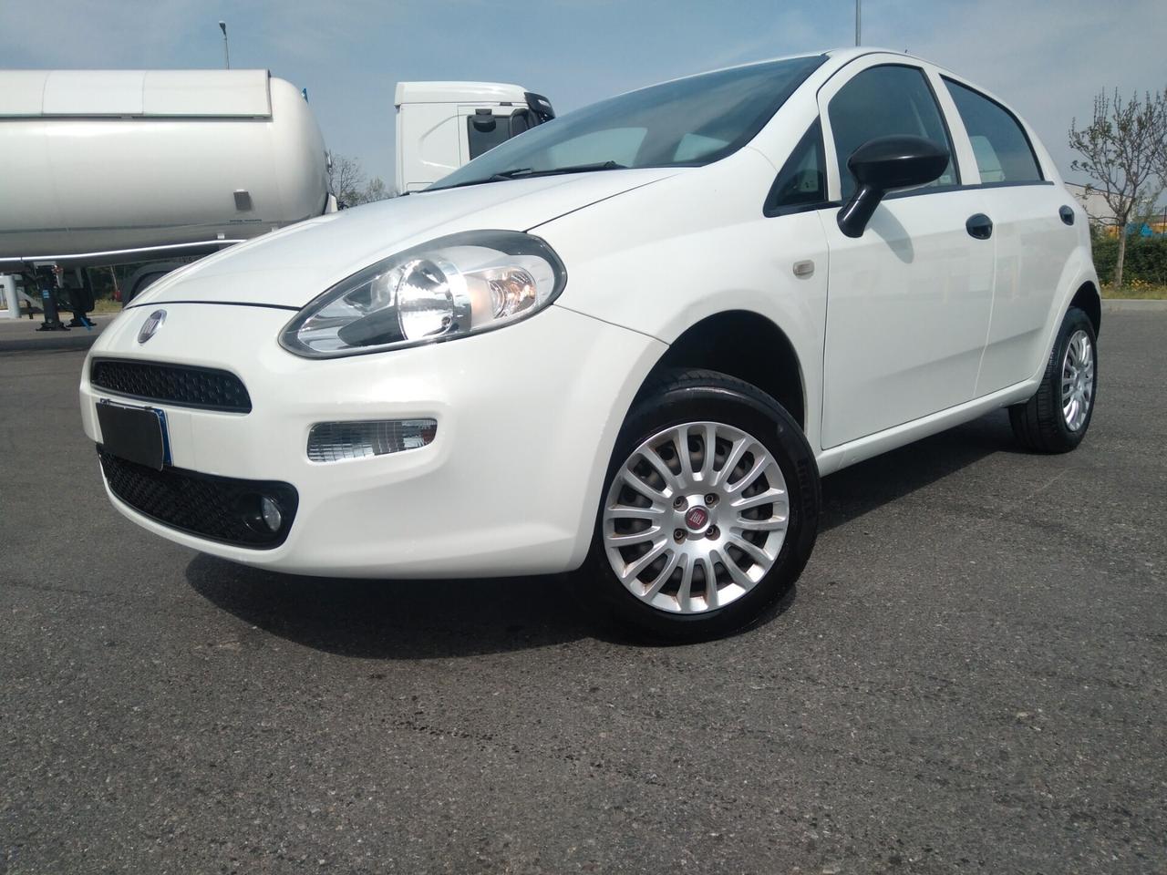 Fiat Punto 1.4 8V 77cv 5 porte Natural Power Street x neopatentati
