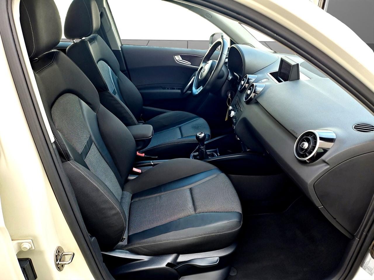 Audi A1 SPB 1.6 TDI 105 CV Ambition TETTO PANORAMICO 5 PORTE