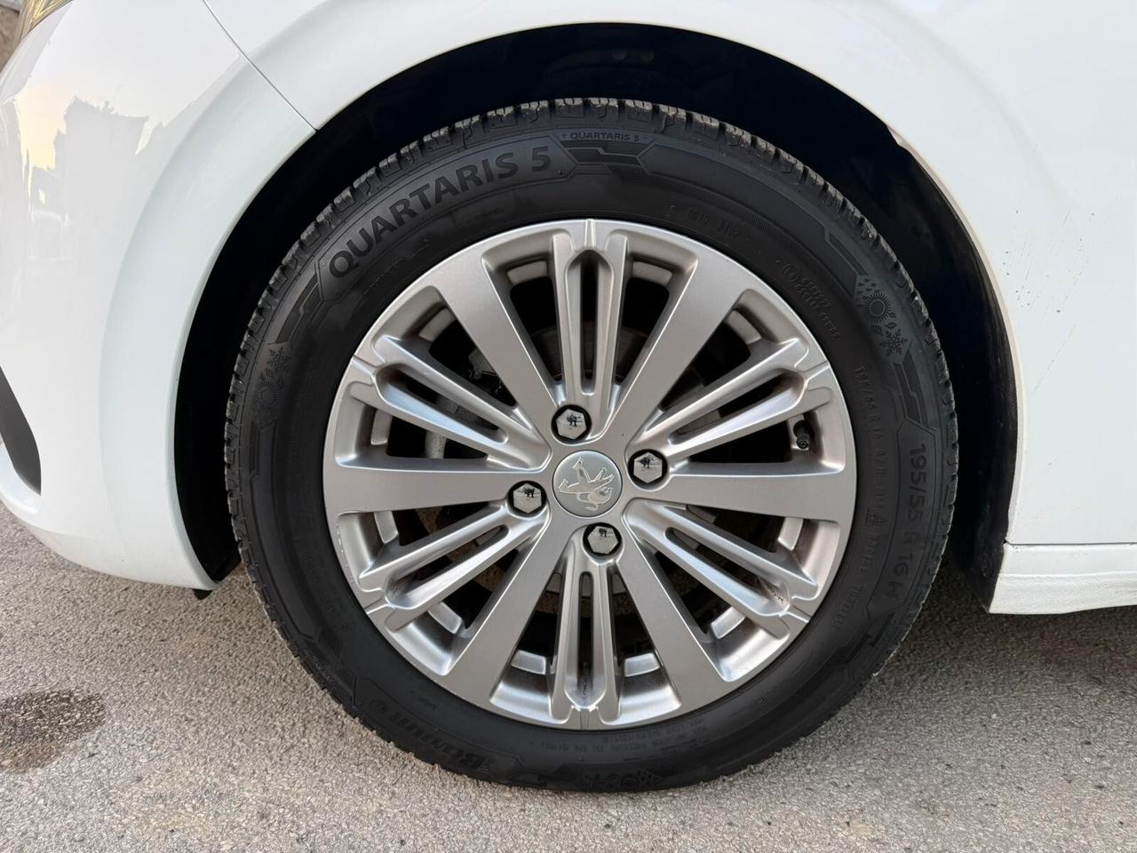 Peugeot 208 BlueHDi 75CV Allure AUTOCARRO 5 POSTI