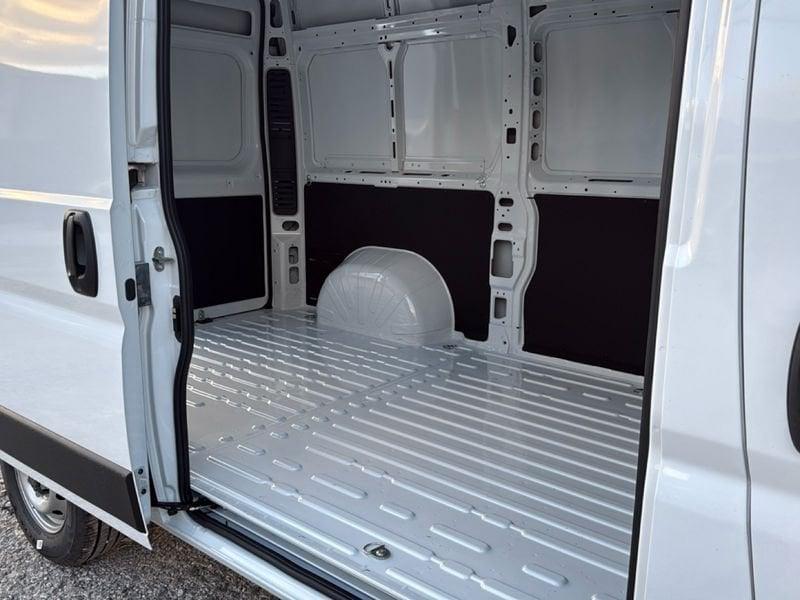 Peugeot Boxer Boxer 335 2.2 BlueHDi 140 S&S PLM-TA Furgone