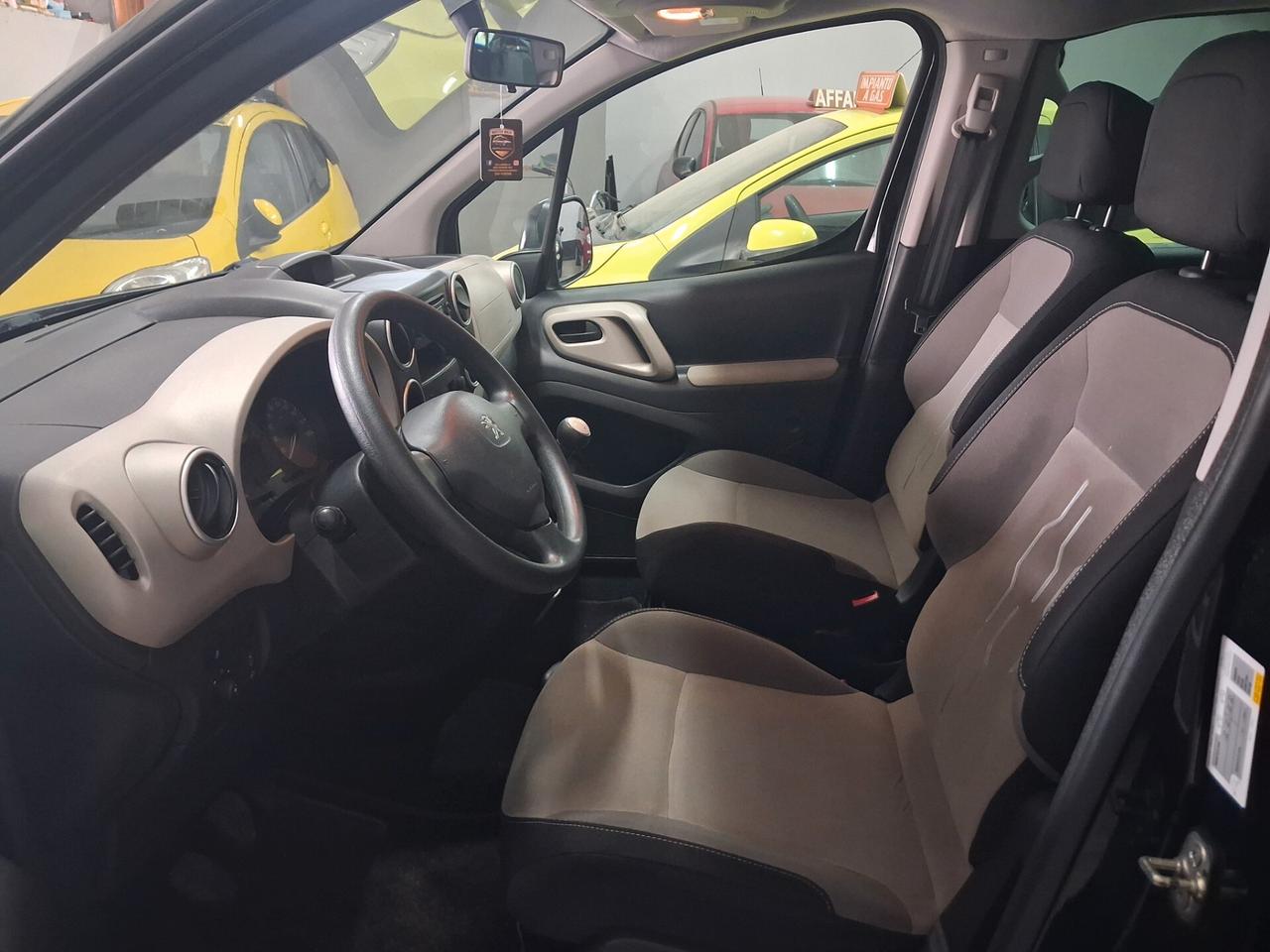 Peugeot Partner 5 posti 1.6 HDi Autocarro 2015