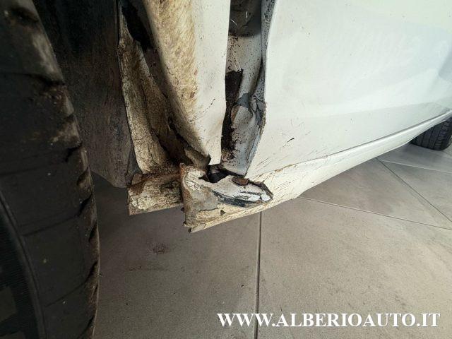 VOLKSWAGEN Golf 2.0 TDI 140CV DPF 4m. 5p. Highline SINISTRATA