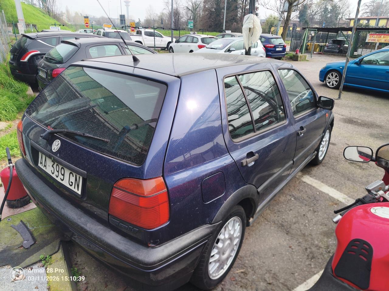 Volkswagen Golf 1.6 cat 5 porte Pink Floyd