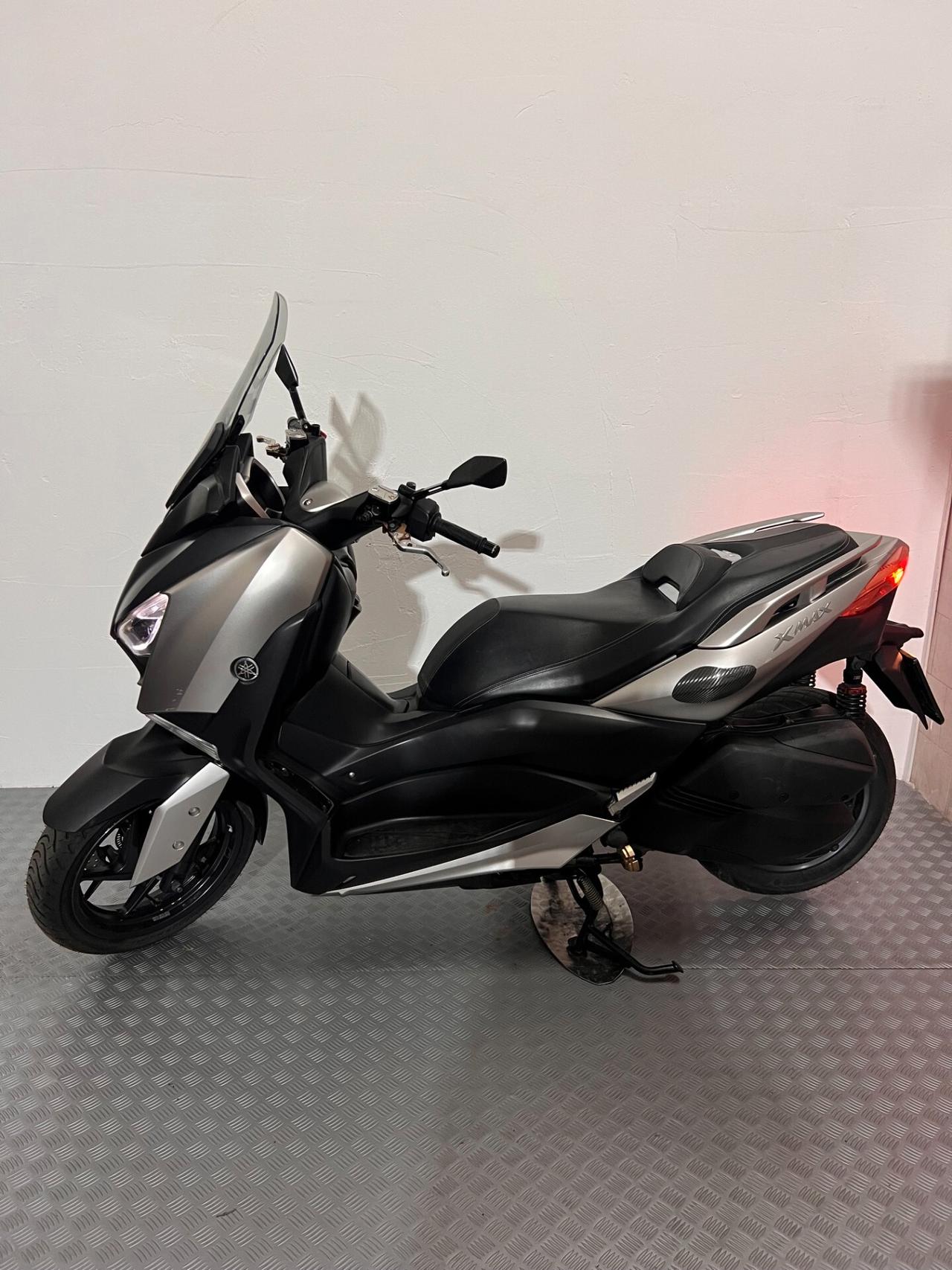 Yamaha X-Max 300