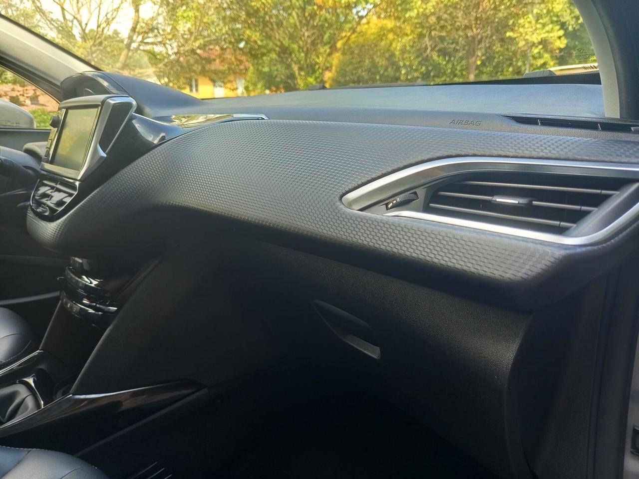 Peugeot 2008 BlueHDi 100 S&S Allure