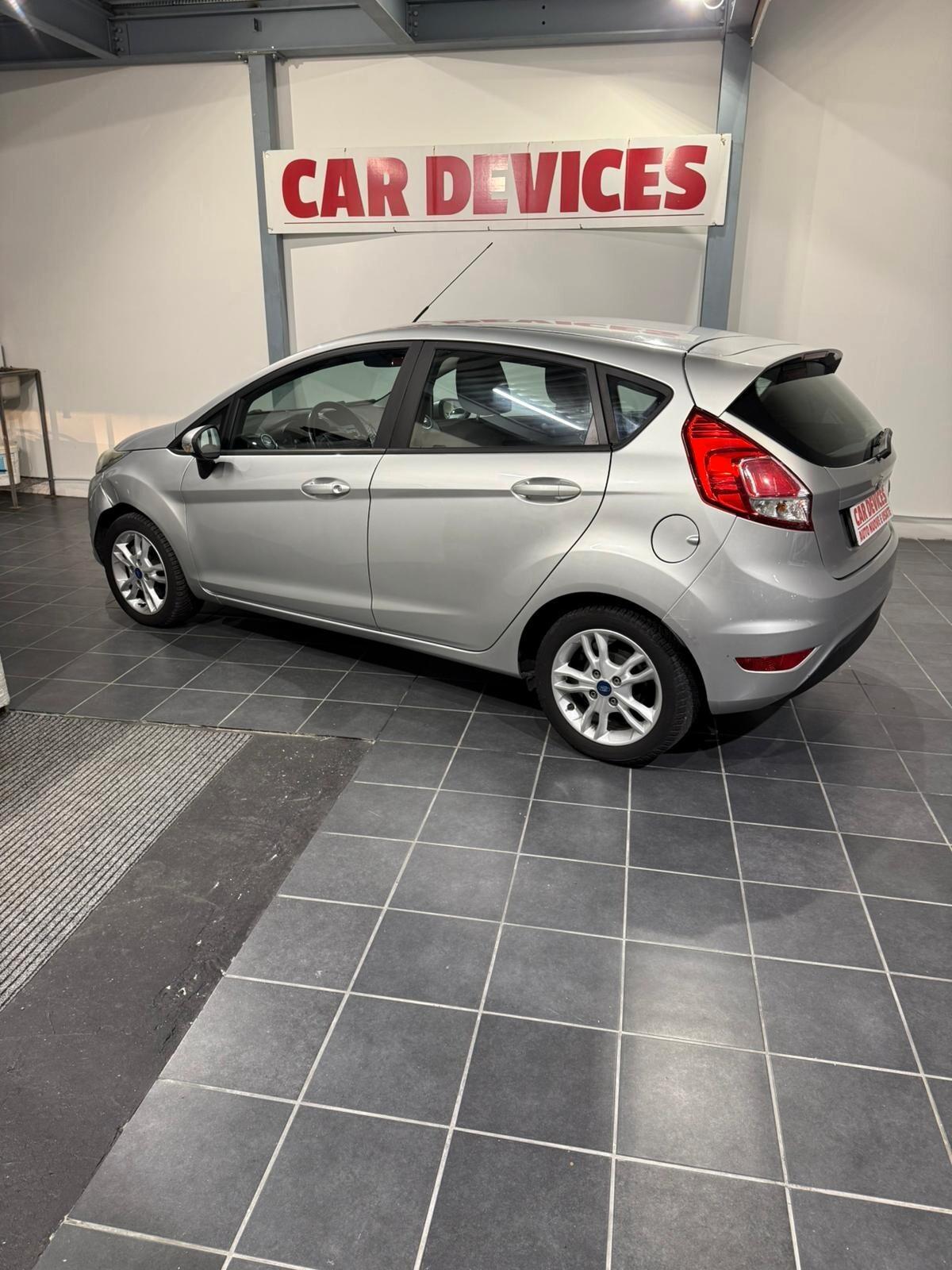 Ford Fiesta 1.5 TDCi 75CV - GARANZIA - NEOPATENTATI