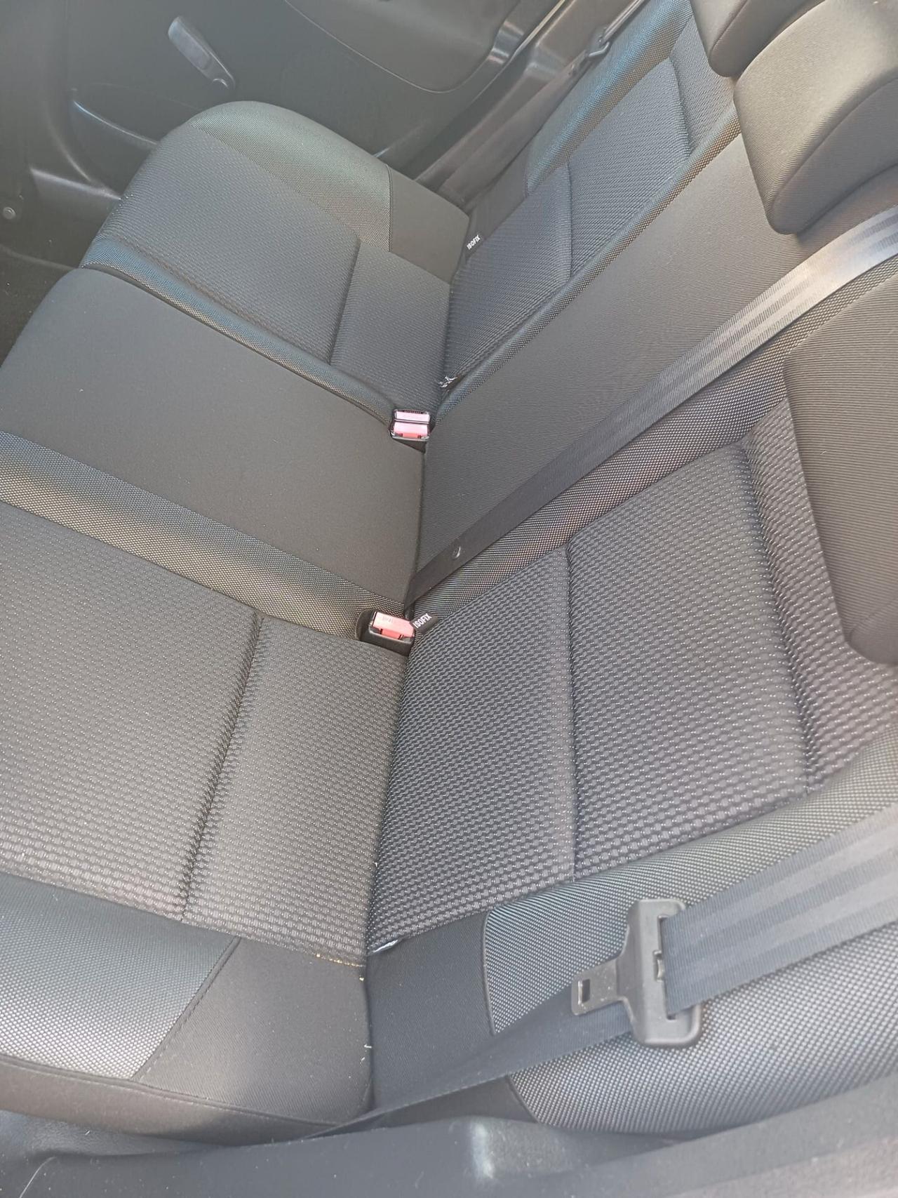 Peugeot 207 1.4 8V 5p POCHI KM - 2012