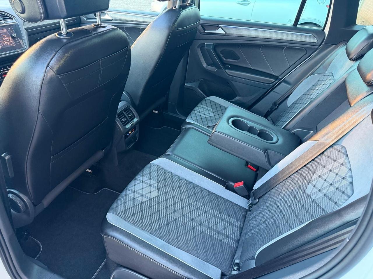 Volkswagen Tiguan 2.0 TDI 200 CV SCR DSG 4MOTION R-Line TETTO APRIBILE E GANCIO TRAINO