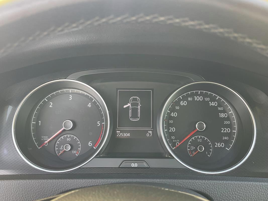 Volkswagen Golf 1.6 TDI 110 CV 5p. Comfortline BlueMotion Technology Cerchi lega da 17 – sensori park anteriore e posteriore – vetri privacy-clima bi/zona