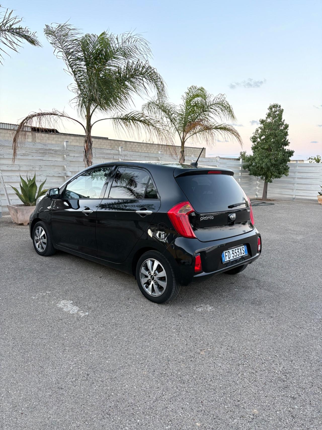 Kia Picanto 1.0 benzina 5 porte con soli 103.000 km