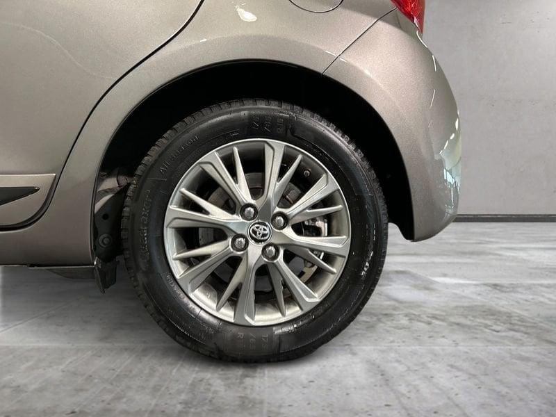 Toyota Yaris Yaris 1.5 Hybrid 5 porte Active + CERCHI IN LEGA AREA C FREE