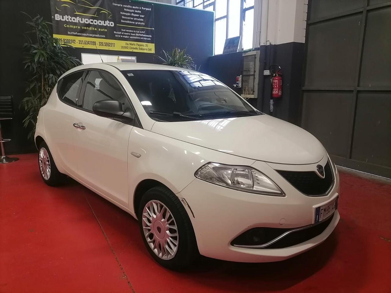 Lancia Ypsilon 1.2 69 CV 5 porte Gold Platinum