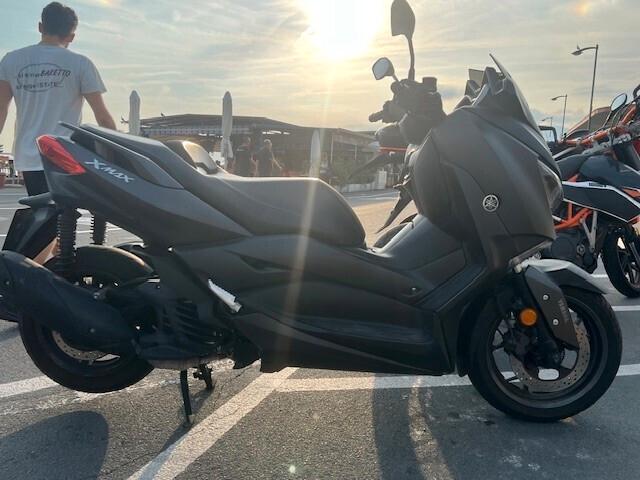 Yamaha X-Max 125 ABS Business MAT DARK GRAY METALLIC