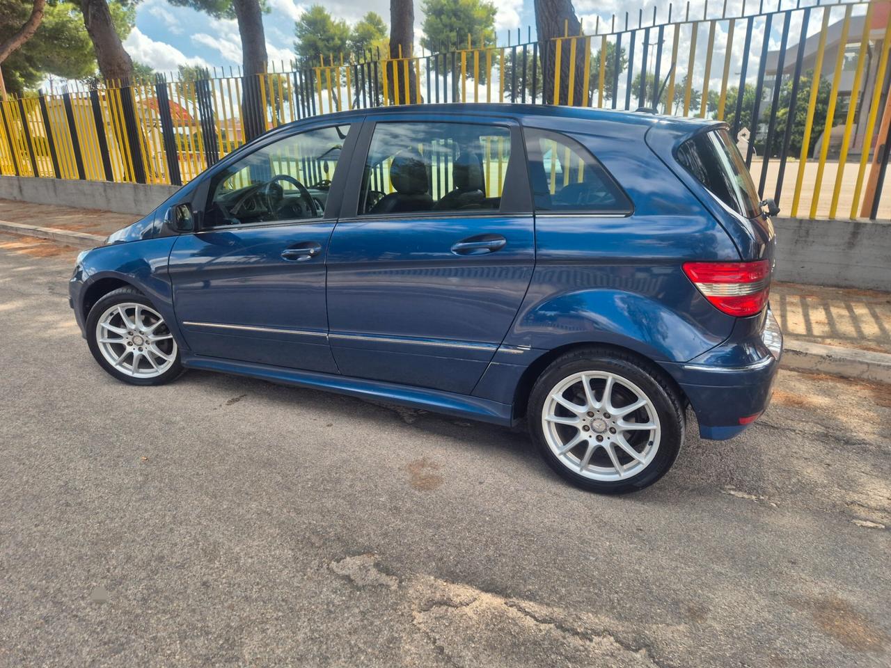 Mercedes classe B 180 SPORT 109CV ANNO 2010