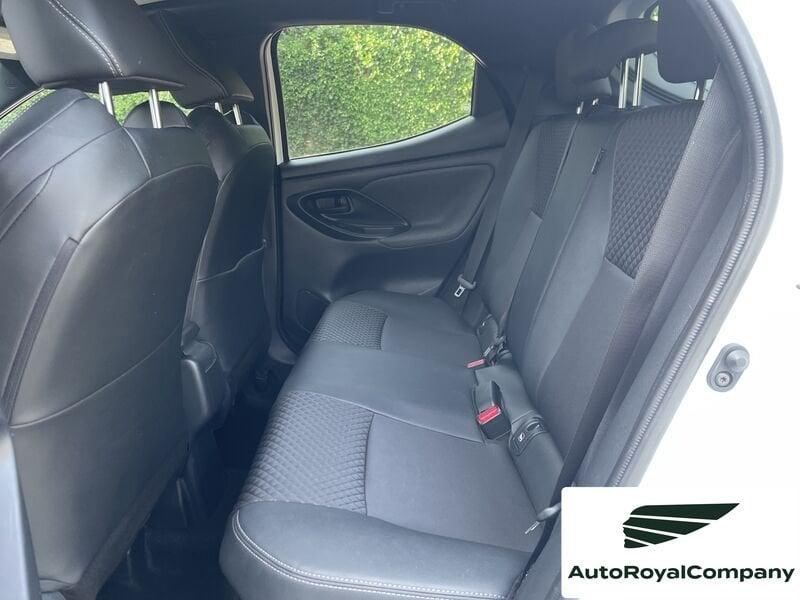 Toyota Yaris 1.5 Hybrid 5 porte Lounge IVA ESPOSTA