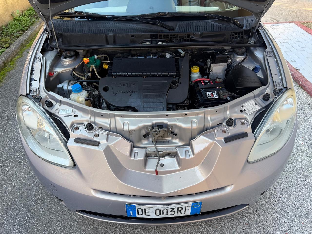 Lancia Ypsilon 1.3 MJT 90 CV Blue&Me