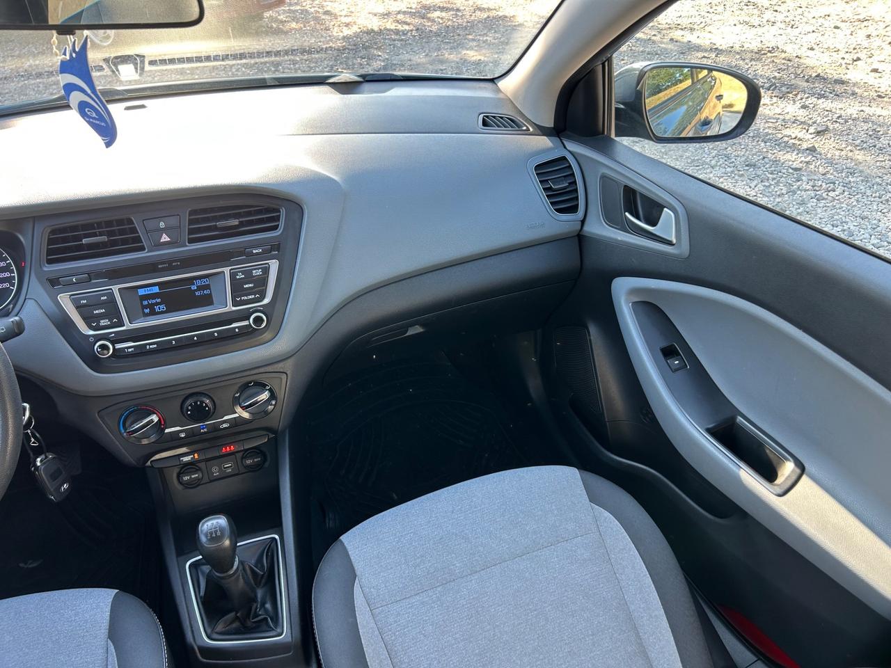 Hyundai i20 1.2 84 CV 5 porte Comfort neopatentati permute