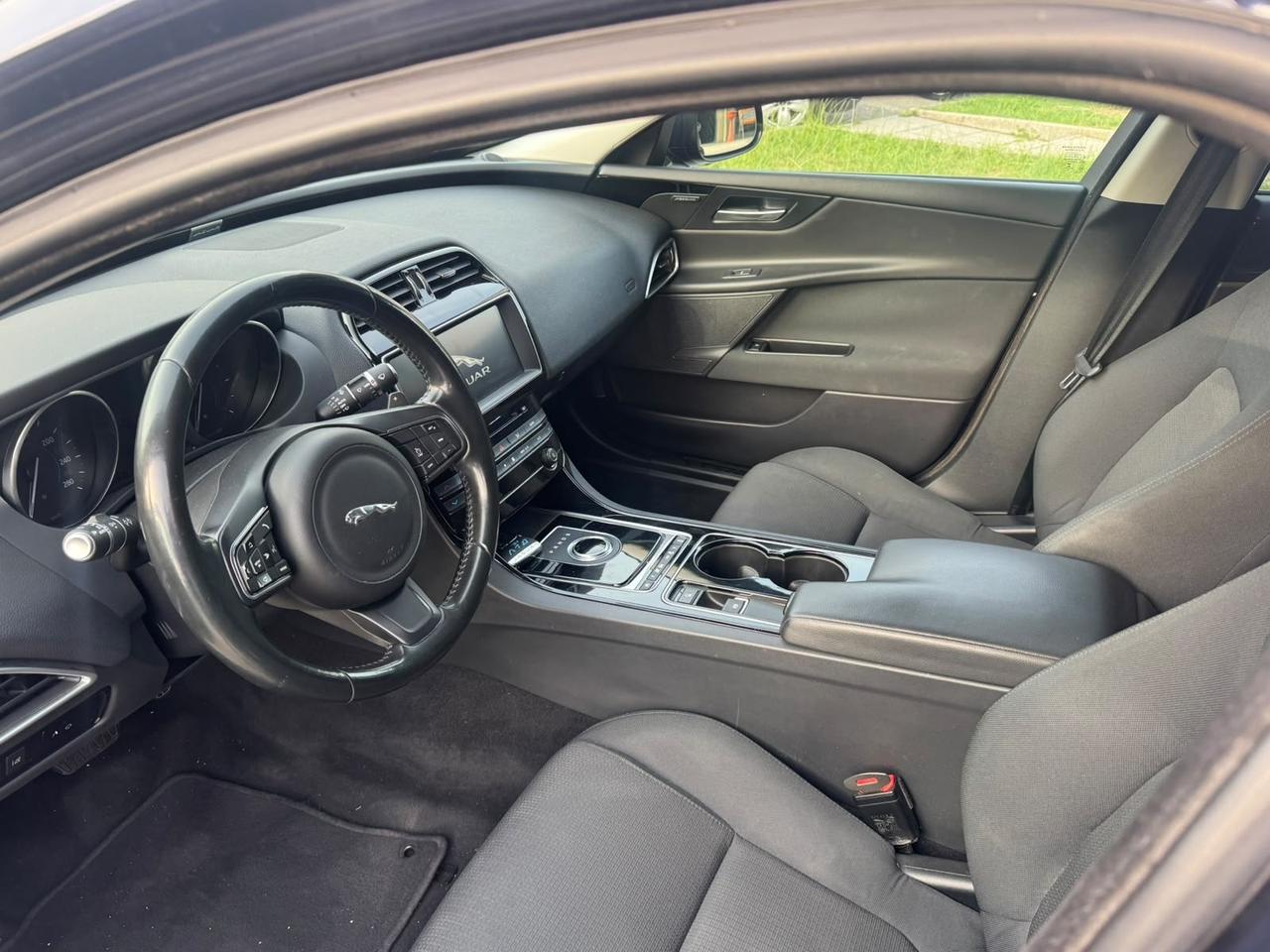 Jaguar XE garantita 12 mesi perfetta