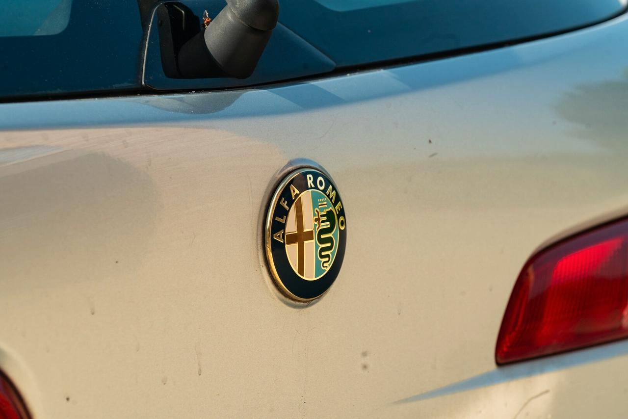 Alfa Romeo 156 JTD 16V DISTINCTIVE - ALF00220