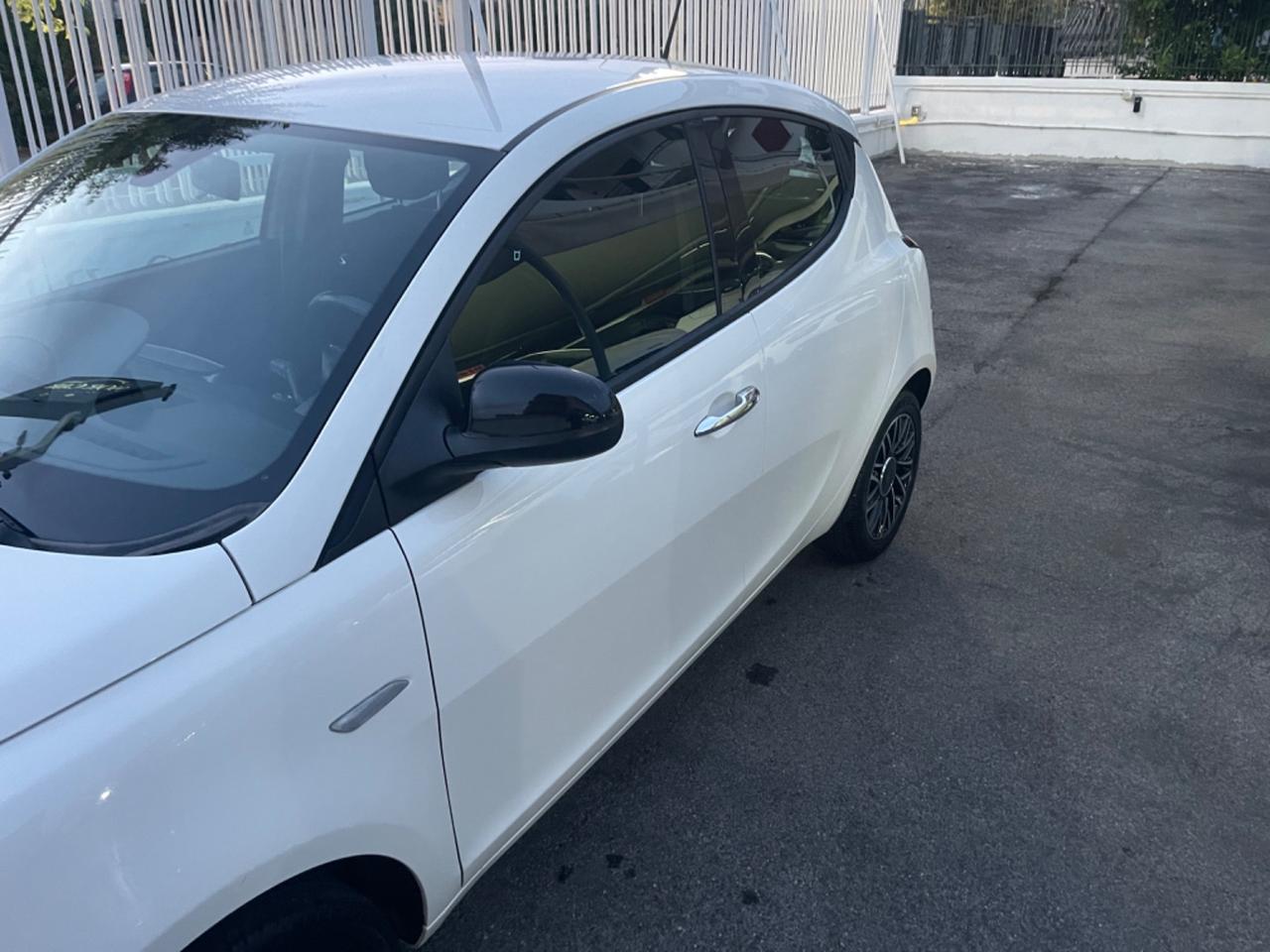 Lancia Ypsilon 1.2 69 CV 5 porte S&S Gold KM 78.000 CERTIFICATI!